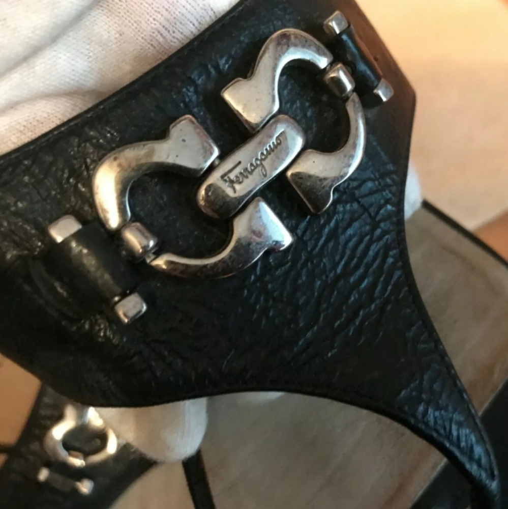 AUTHENTIC FERRAGAMO SIZE 6 LEATHER FLIP FLOP THONG